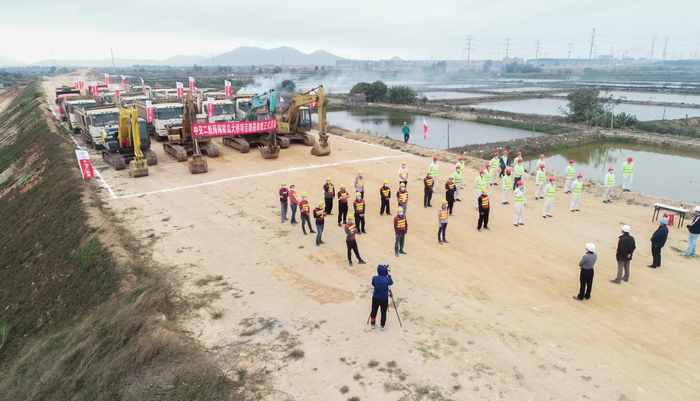 海陵岛大桥项目正式启动路基卸载.jpg